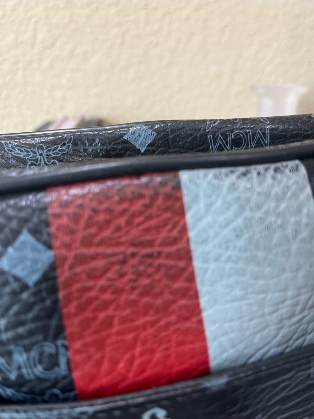 MCM 1976 LION VISETOS MESSENGER CROSSBODY BAG - Picture 4 of 12